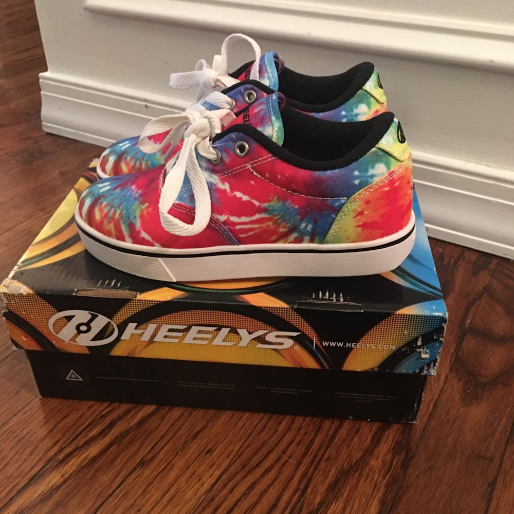 Heelys Youth Size 2 Rainbow Tie Dye Shoe
